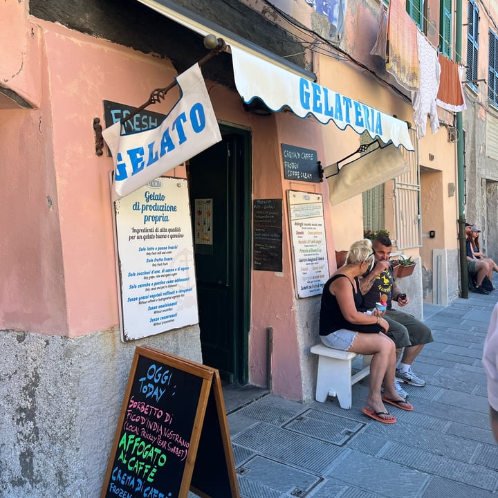 photo of Gelateria Il Porticciolo Sorbet Mangue Et Framboise shared by @eeyoreblack on  09 Sep 2025 - review