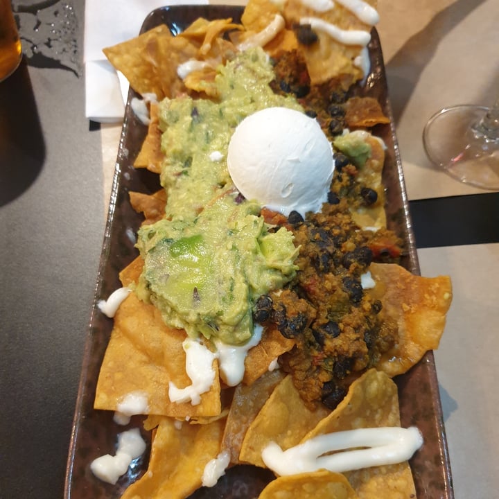 photo of Baka Vieja Burger Shop Nachos Veganos shared by @ghostyalba on  30 Apr 2024 - review