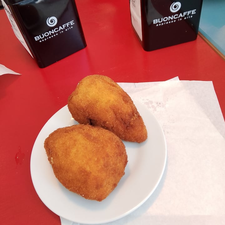 photo of Bar Dolcezza di Cuscunà Temistocle Arancino al ragù shared by @marydrago3 on  04 Sep 2025 - review