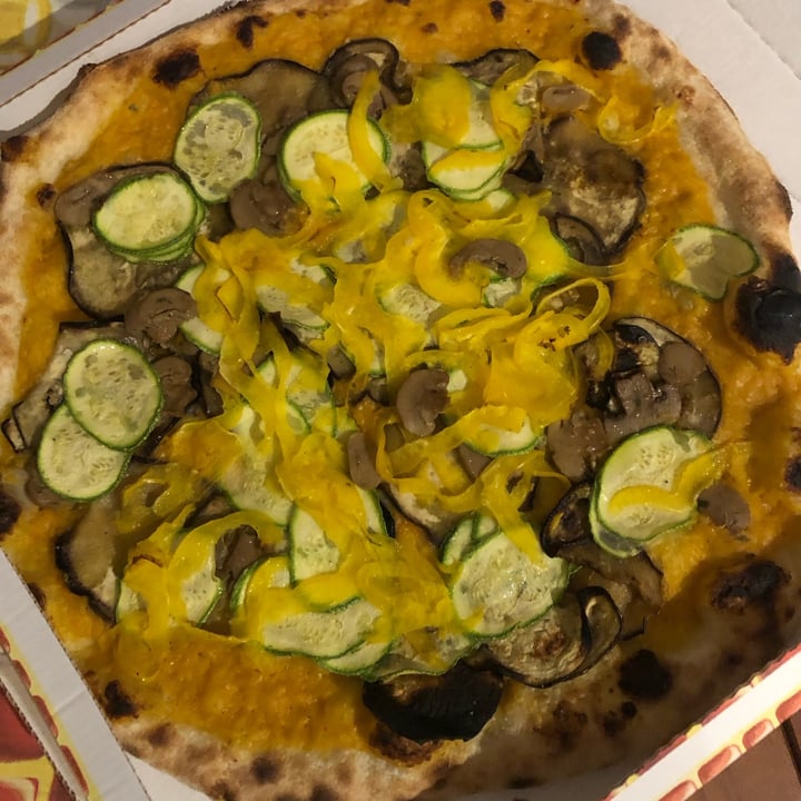 photo of Bar Pizzeria Interno 44 Pizza Con Crema Di Zucca E Verdure shared by @mischa1 on  02 Oct 2023 - review