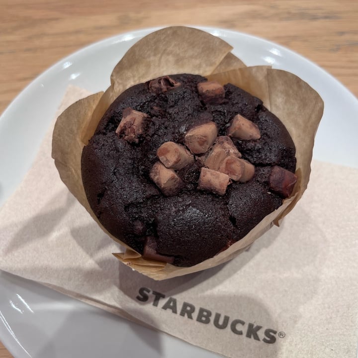 photo of Starbucks muffin al cioccolato shared by @tania- on  07 Oct 2025 - review