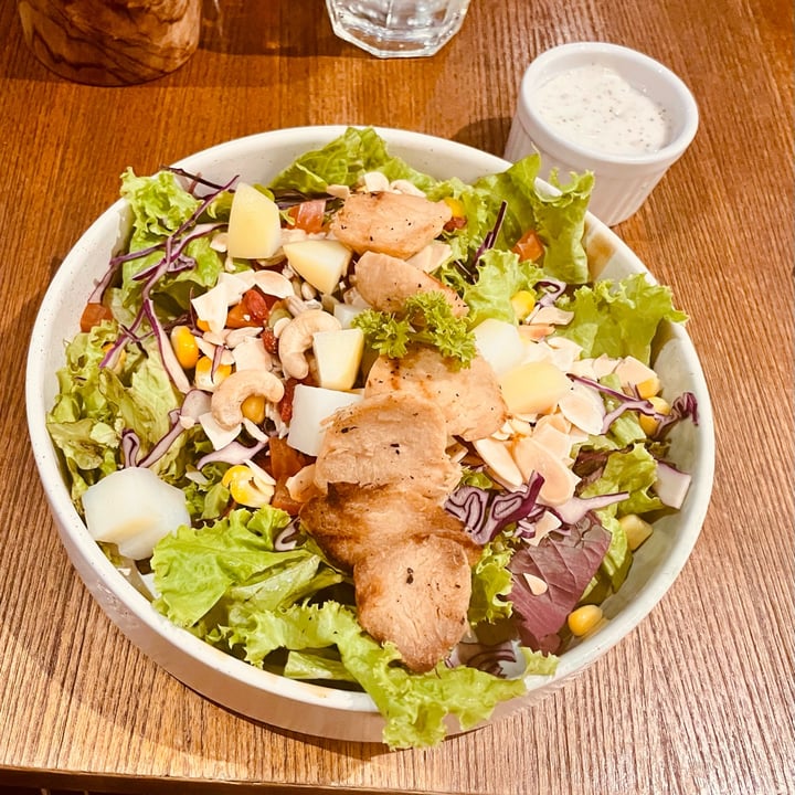 photo of Burgreens Menteng Max Chick’n Caesar Salad shared by @tenny88 on  01 Nov 2023 - review