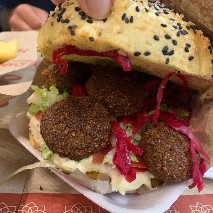 photo of Shami shawarma hamburguesa de falafel shared by @signorinaluciana on  01 Apr 2024 - review