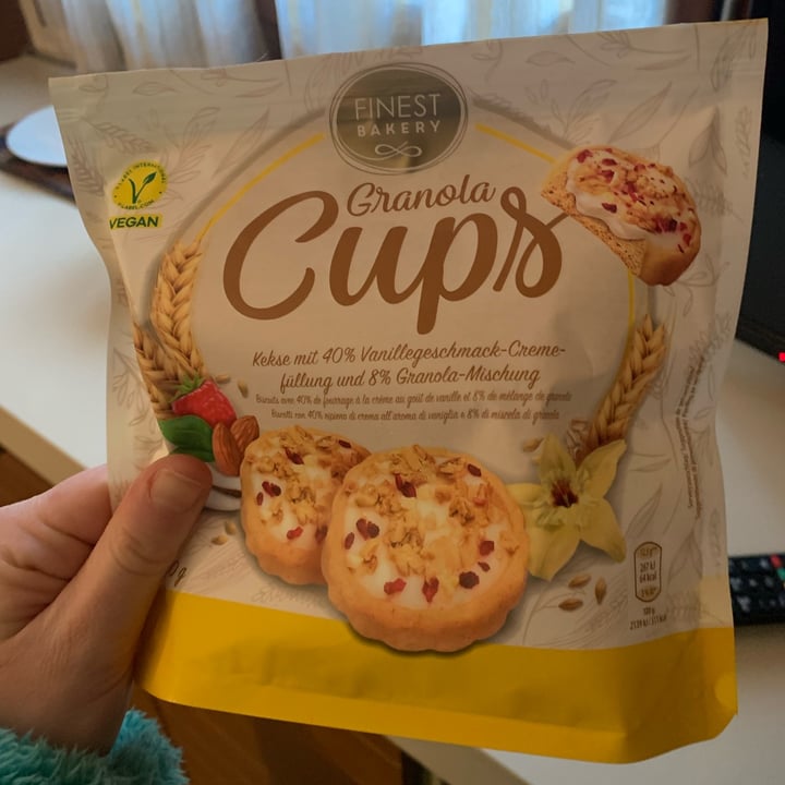 photo of Finest Bakery granola cups biscotti alla vaniglia shared by @silviacomensoli on  03 Feb 2024 - review