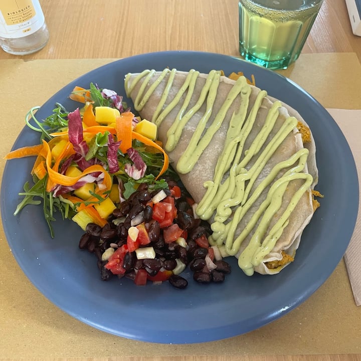 photo of Vitaminas24 Crepe Di Tapioca Con Jackfruit, Insalata Di Fagioli Neri E Insalata Di Mango shared by @napoleonegiulia on  04 Jun 2025 - review