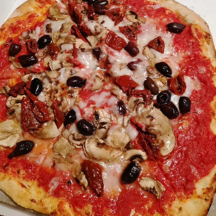 photo of Pizzeria Cenami Pizza Veg shared by @shyimon on  29 Oct 2023 - review