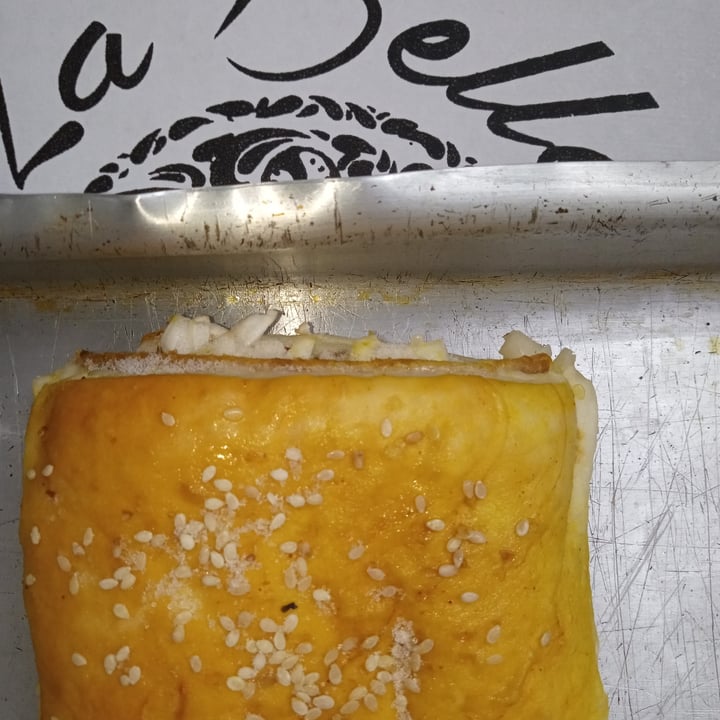 photo of La Belle pizzas Mistinho de "queijo e presunto" vegano shared by @ddm on  20 Apr 2024 - review