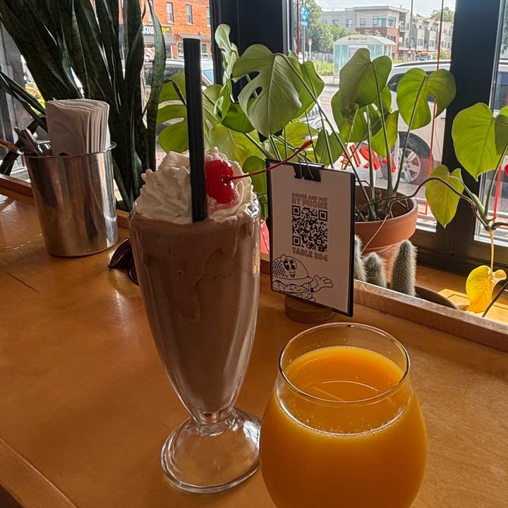 photo of Francis Chocolate Shake shared by @plantbasedsusan on  18 Aug 2024 - review