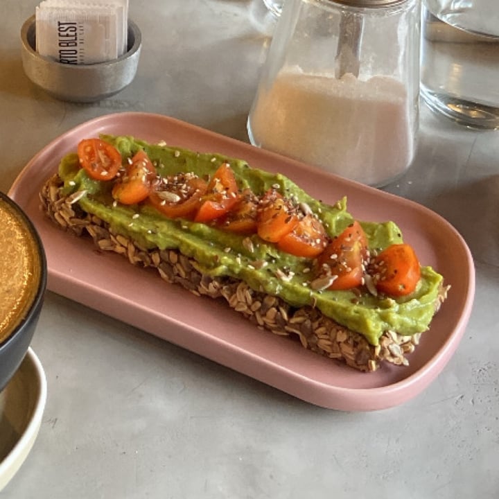 photo of Central café de especialidad avocado toast shared by @aritagim on  26 Jun 2024 - review