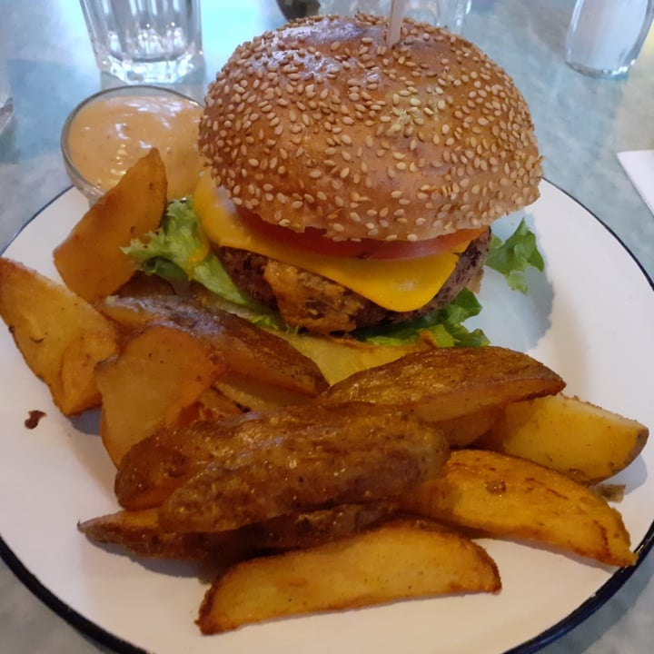 photo of Emma Pea Berlin Beast Burger shared by @arip30 on  03 Sep 2023 - review