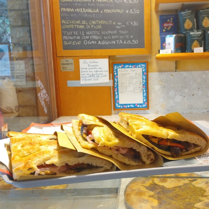 photo of L'Oasi | Focacceria Focaccia Ripiena Alle Verdure shared by @casspita on  06 Jul 2025 - review