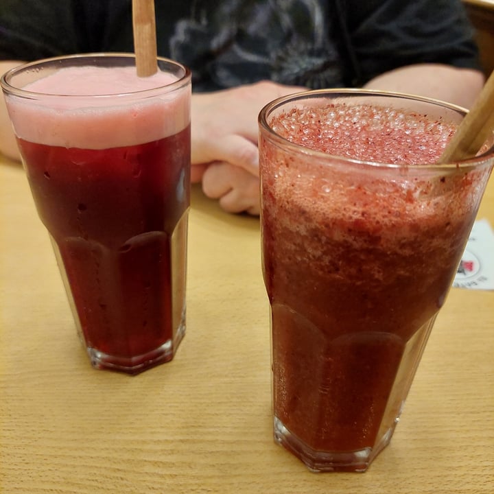 photo of El Gato Negro Lemonada Frozen De Frutos Rojos shared by @pauantovila on  16 Nov 2024 - review