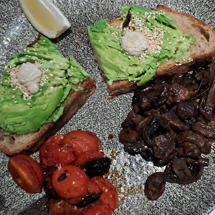 photo of Truth Coffee Roasting Smashed Avo on Toast shared by @nickyv on  07 Feb 2024 - review