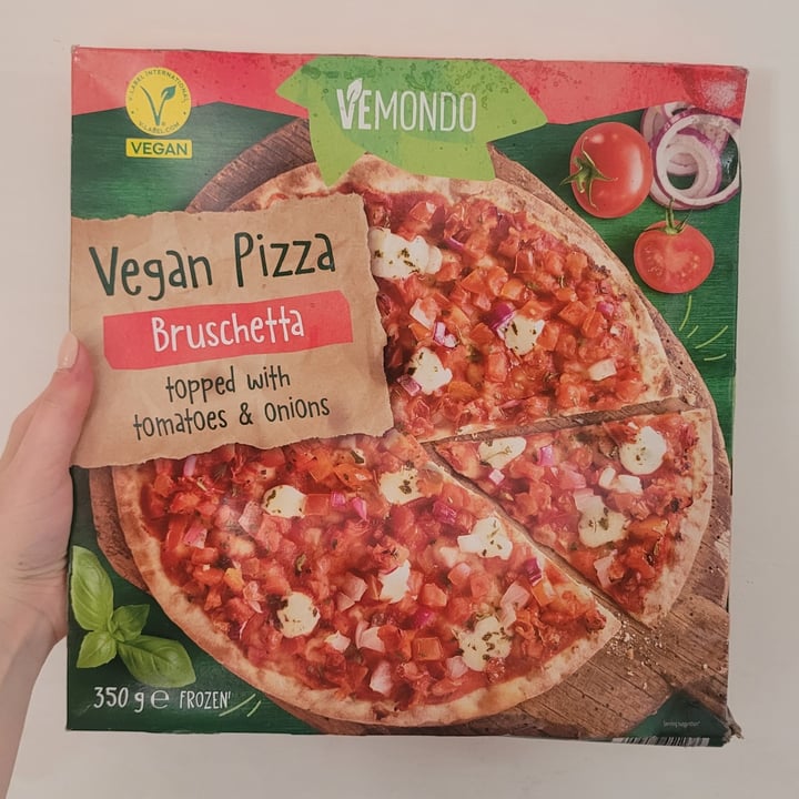 photo of Vemondo Pizza Bruschetta Con Pomodoro E Cipolla shared by @clairenrouge on  24 Jun 2024 - review