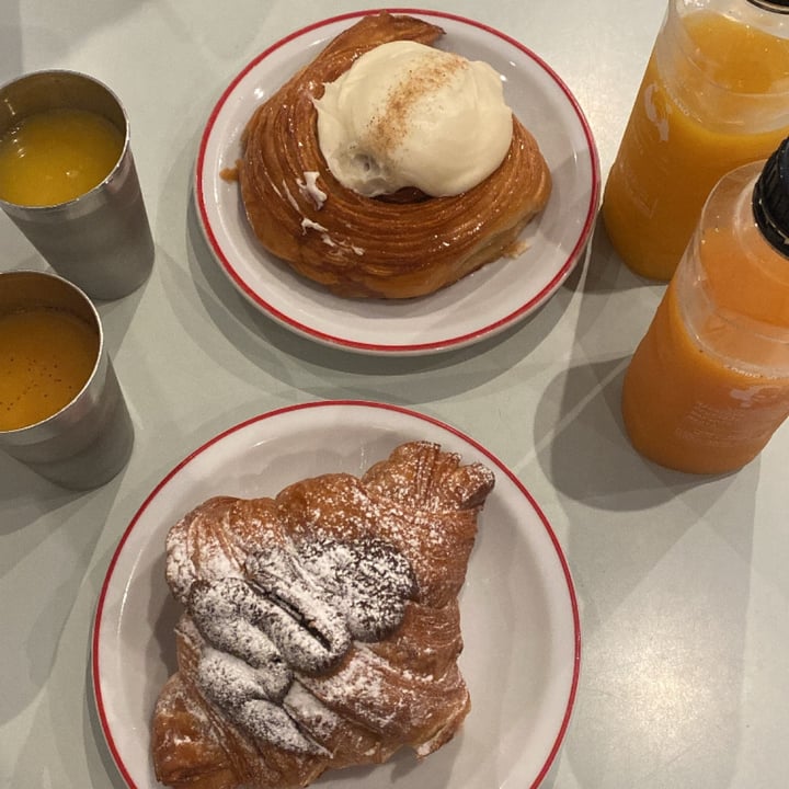 photo of Gordo Vegano croissant relleno de dulce de leche vegetal shared by @luddferreira on  09 Jan 2025 - review