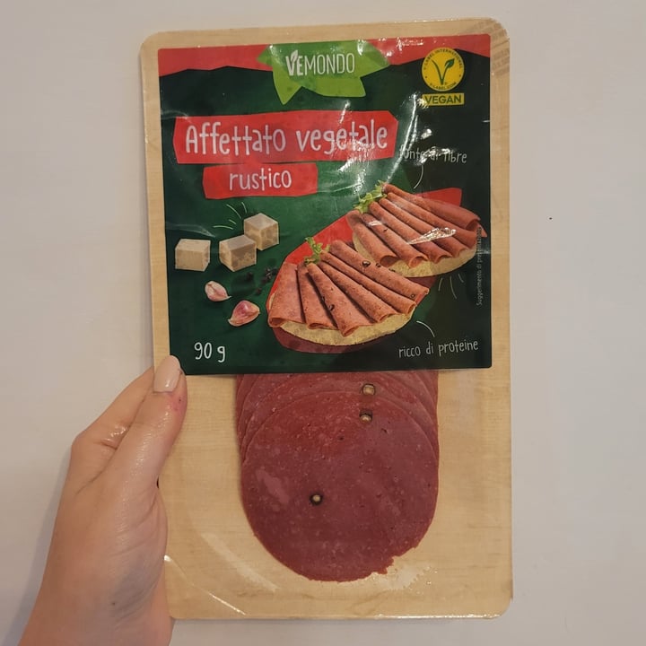 photo of Vemondo Affettato Vegetale Gusto Salame shared by @clairenrouge on  24 Jun 2024 - review