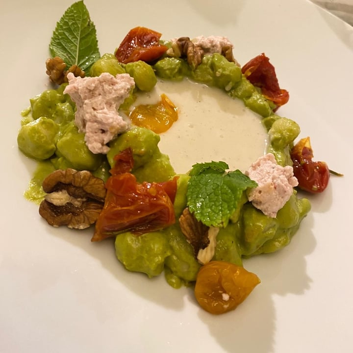 photo of Ristorante La Casina di Alice Gnocchetti al pesto di rucola con pomodorini e fonduta vegetale shared by @animalsright on  01 Aug 2025 - review