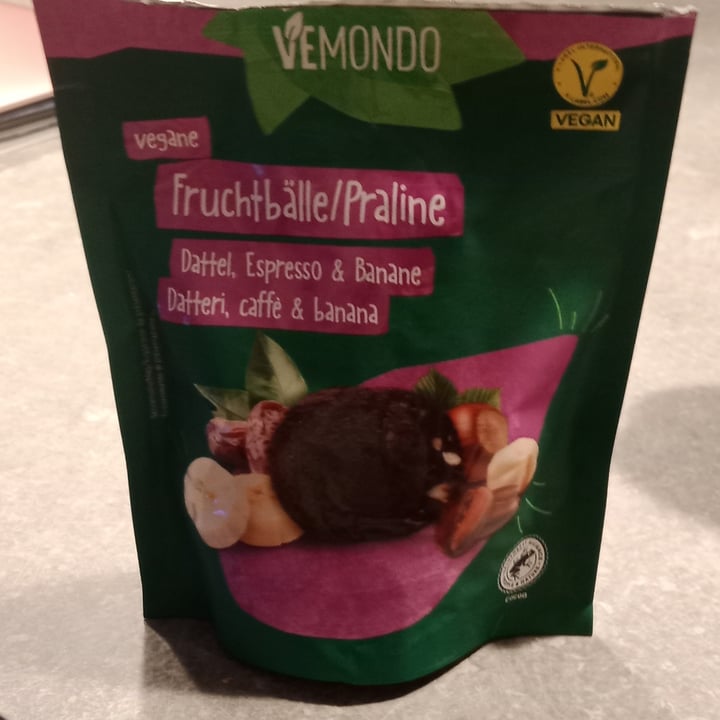 photo of Vemondo praline datteri caffè e banane shared by @francescaglad7 on  30 Mar 2024 - review