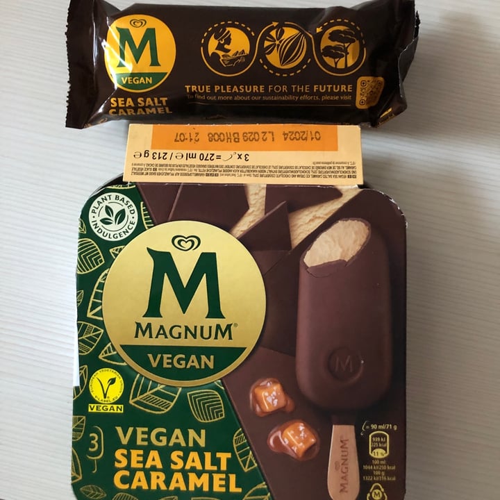 photo of Magnum magnum vegan sea salt caramel shared by @eliiiiiiiiii8i on  18 Aug 2023 - review