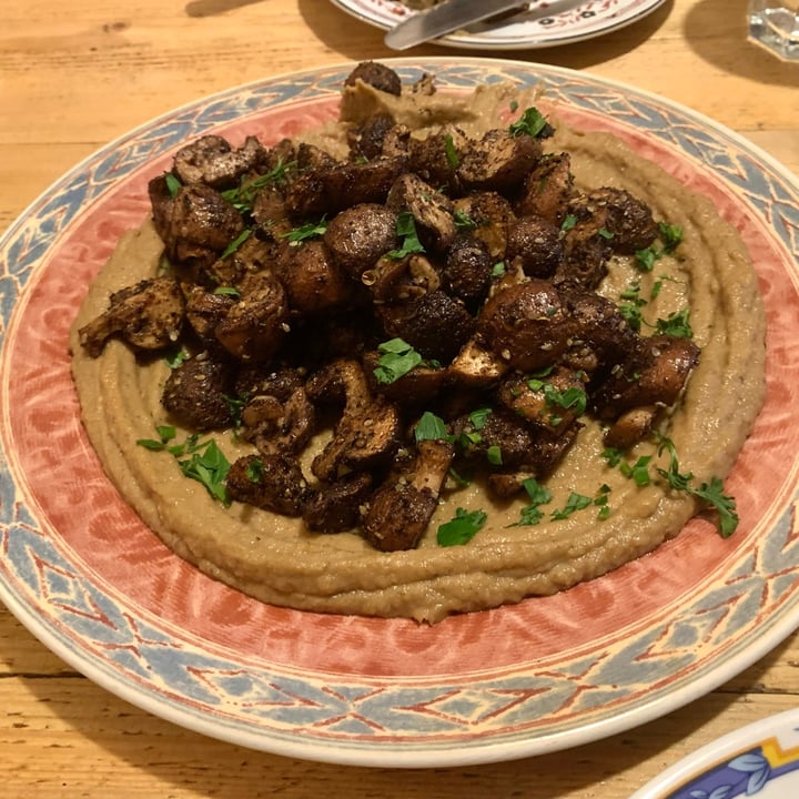 photo of Remedy Coffee Shop Charred Mushrooms With Confit Garlic Purée shared by @vegpledge on  12 Dec 2024 - review
