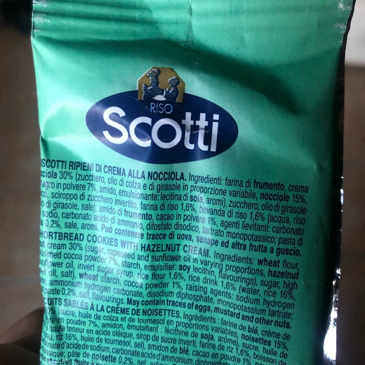 photo of scotti Frollino ripieno con crema nocciola shared by @spazioverdegreen on  20 Aug 2025 - review