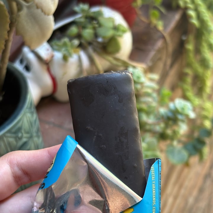 photo of Lyv snacks Barrita de datiles vegan protein nuts choco and berries shared by @vegandann on  05 Oct 2025 - review