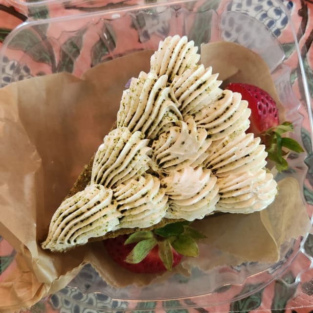 Photo of the dish “Strawberry Matcha Cake”