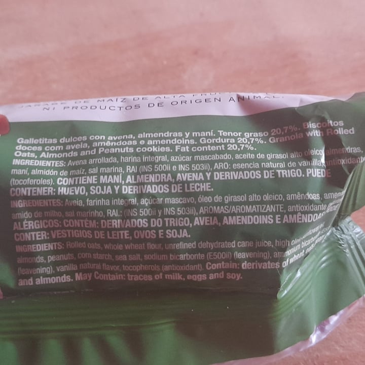 photo of Cachafaz Galletas Integral de Granola con Avena, Almendra y Mani shared by @rochyalmendra on  06 May 2025 - review