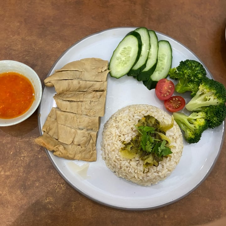 photo of Vine Cafe Hainanese Chick-un Brown Rice shared by @fxk on  01 Apr 2024 - review