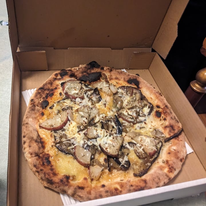 photo of 850 Degrees Pizzeria Vancouver shared by @rcrw88 on  22 Apr 2024 - review