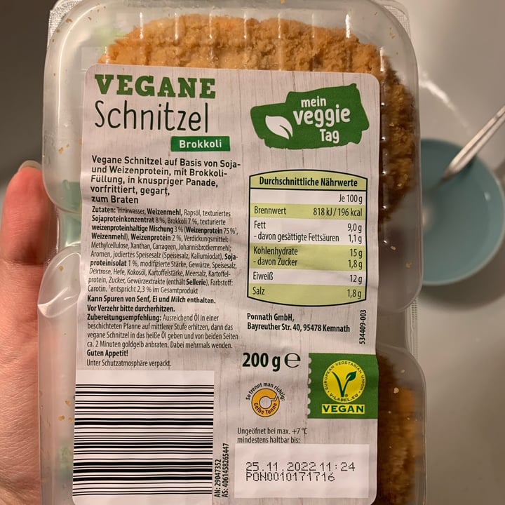 photo of Mein Veggie Tag Vegane Schnitzel Brokkoli shared by @potplant on  29 Apr 2024 - review