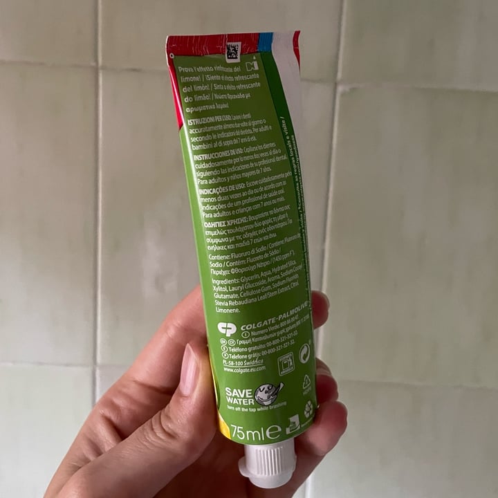 photo of Colgate Pasta de Dientes Natural Extracts Limón y Cítricos shared by @pauladelriver on  11 Sep 2023 - review