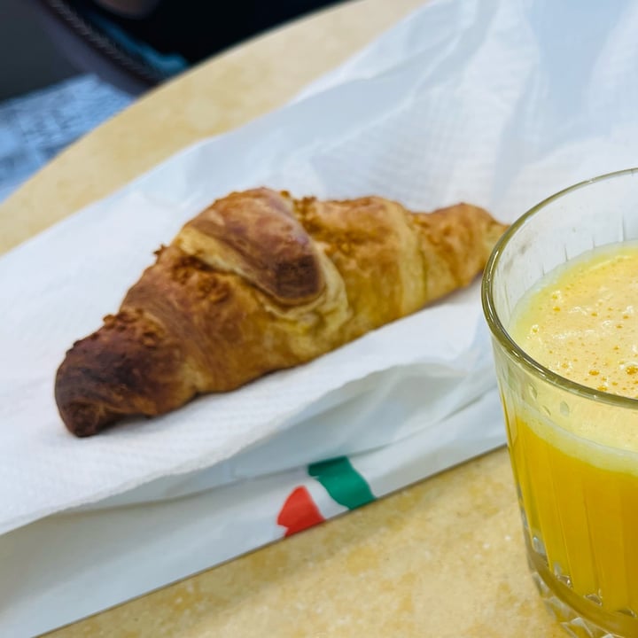 photo of Bar • One - Lounge Cafè cornetto con mango e papaya shared by @miba on  07 Oct 2025 - review
