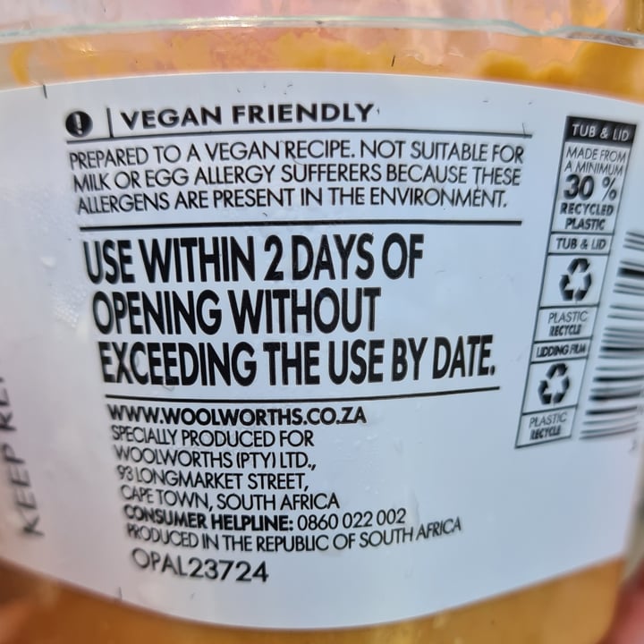 photo of Woolworths Food Roasted red pepper hummus shared by @veronicagroen on  17 Mar 2024 - review