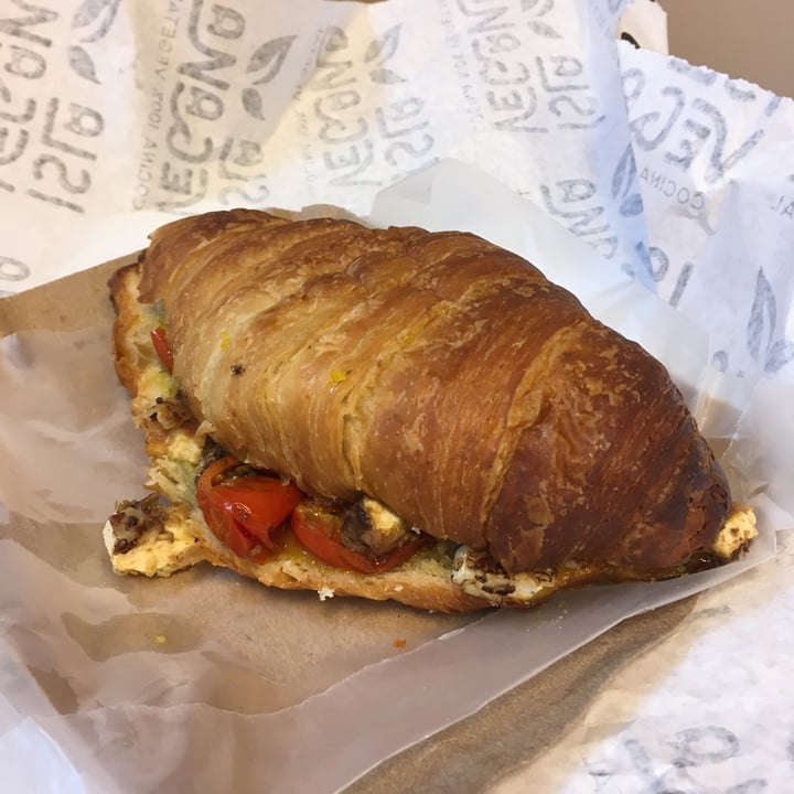 photo of Isla vegana Croissant Relleno shared by @lix on  27 Oct 2023 - review