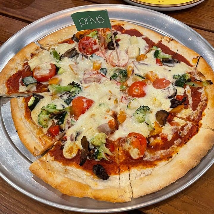 photo of Privé at Singapore Botanic Gardens Veggie Lovers Pizza shared by @lavanyak on  04 May 2024 - review