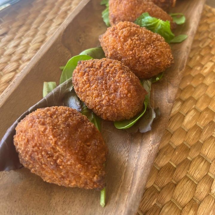 photo of Me Gusta Croquetas de pollo vegano shared by @kimmartin on  17 Sep 2023 - review