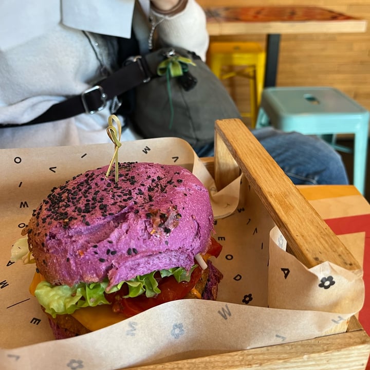 photo of Flower Burger Cherry Bomb shared by @giuliazecchini on  02 Apr 2024 - review