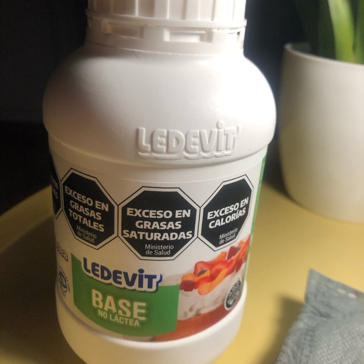 photo of Ledevit Crema base no láctea shared by @laiaia on  17 Aug 2025 - review