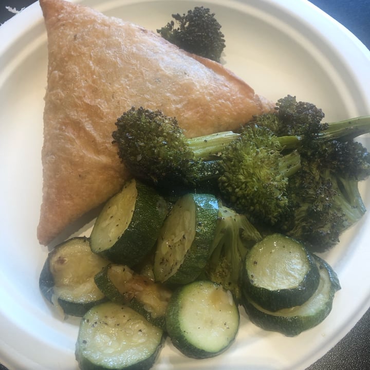 photo of Goodness Me! Natural Food Market vegan Samosas with Grilled Veggies shared by @sueprozak on  08 Sep 2023 - review