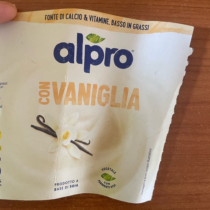 photo of Alpro Yogurt di soia alla vaniglia shared by @elevandi on  14 Jul 2024 - review
