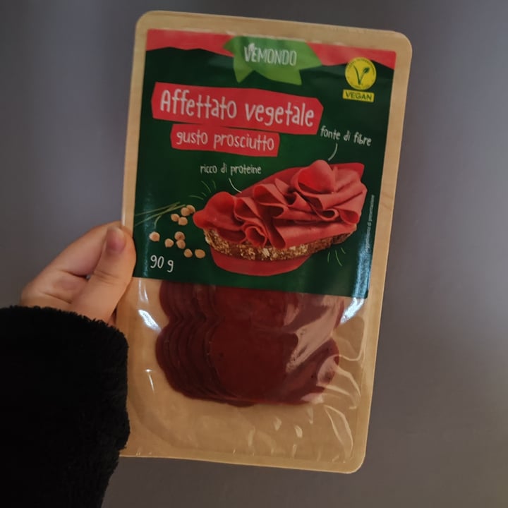 photo of Vemondo Affettato Vegetale Gusto Prosciutto shared by @lamadonna on  16 Feb 2024 - review