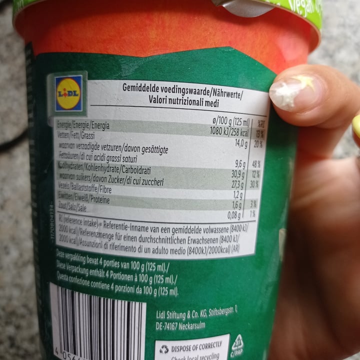 photo of Vemondo Vegan ice dessert Cookie dough shared by @susberry on  24 Aug 2025 - review