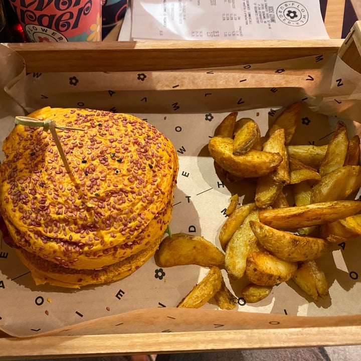 photo of Flower Burger Botanical Burger shared by @veganforlife994 on  01 Dec 2023 - review