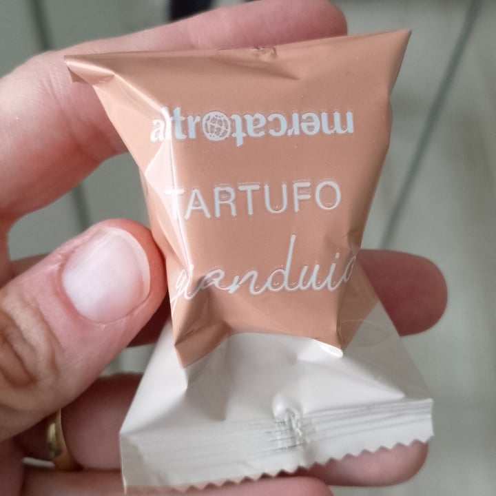 photo of altromercato tartufo fondente gianduia shared by @silvia89 on  10 Jan 2025 - review