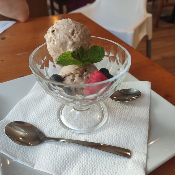 photo of Restaurante Hicuri Art Vegan Helado de avellana shared by @alejandro-alvaro on  07 Oct 2025 - review