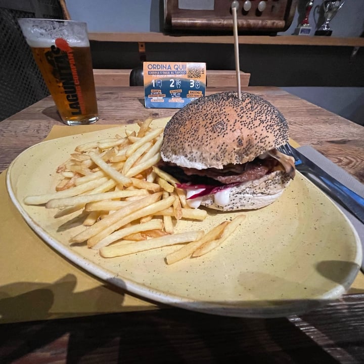 photo of Bombonera Social Pub Tanque Burger shared by @redvash on  03 May 2025 - review