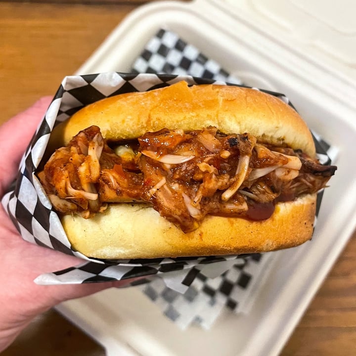 photo of Midtown Vegan Deli and Market BBQ Jackfruit Sammy shared by @alleycatz on  25 Sep 2023 - review