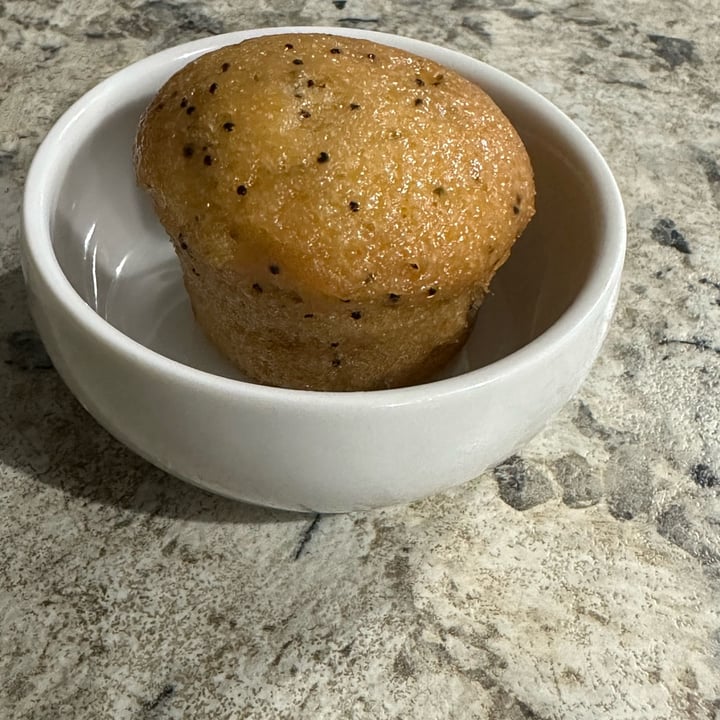 photo of Abe's Vegan Muffins Vegan Lemon Poppy Muffin shared by @veganjuan on  19 Sep 2023 - review