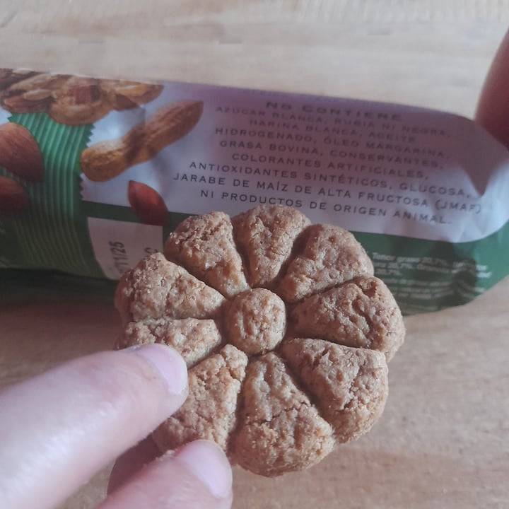 photo of Cachafaz Galletas Integral de Granola con Avena, Almendra y Mani shared by @rochyalmendra on  06 May 2025 - review